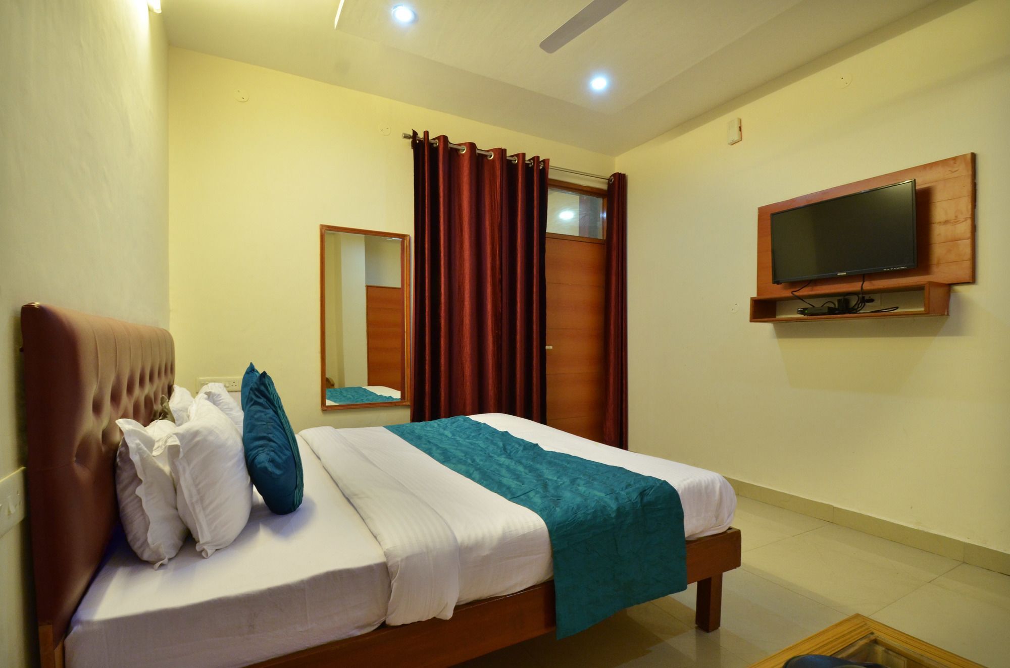 Oyo Platinum Inn Nayagaon Екстериор снимка