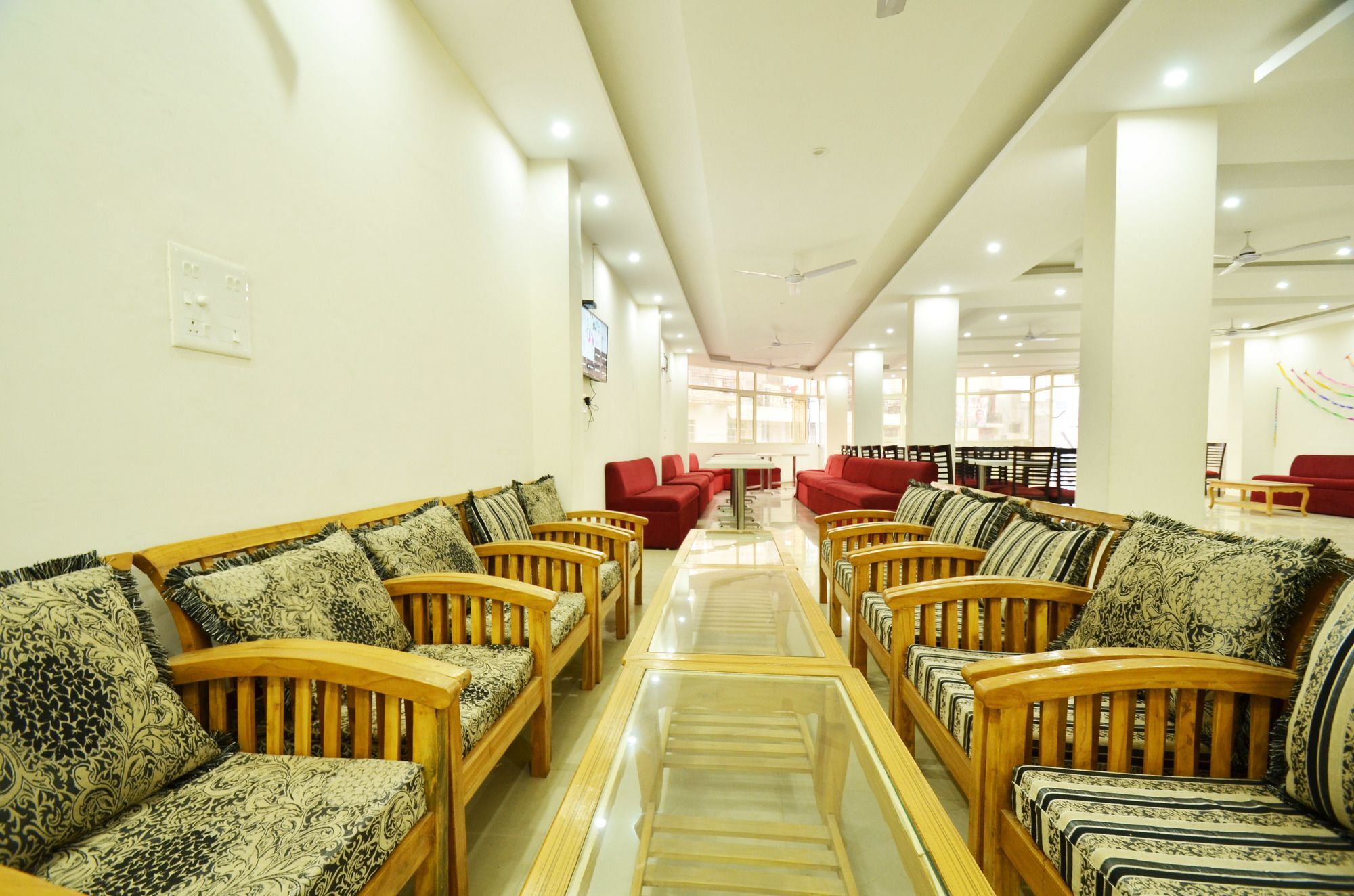 Oyo Platinum Inn Nayagaon Екстериор снимка