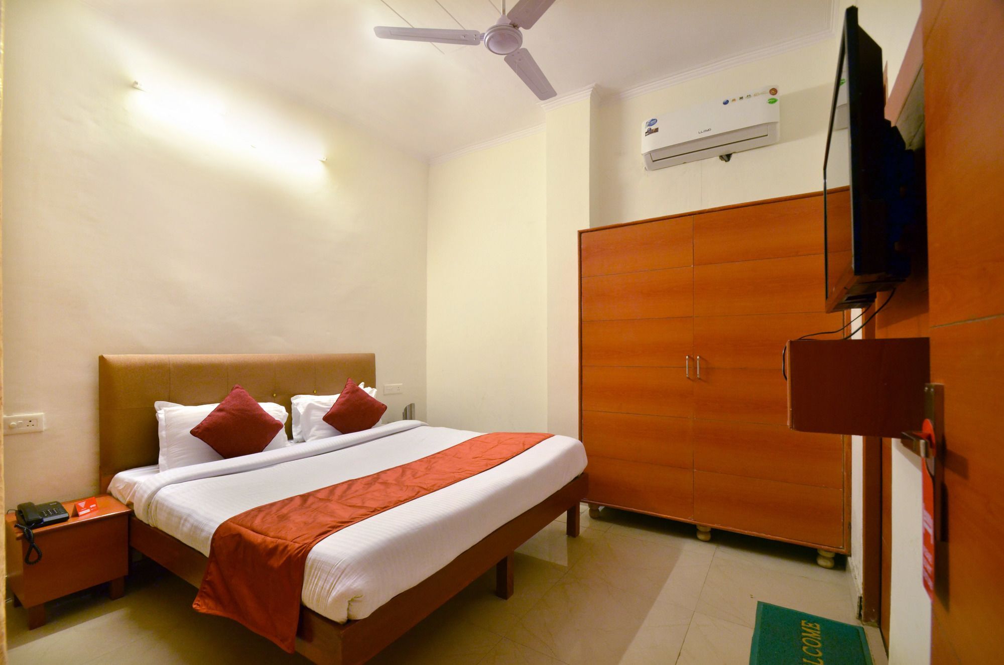 Oyo Platinum Inn Nayagaon Екстериор снимка
