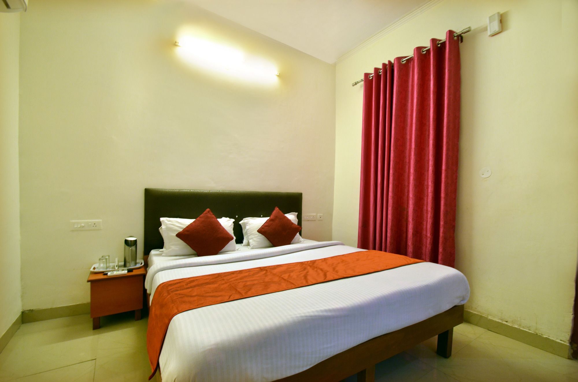 Oyo Platinum Inn Nayagaon Екстериор снимка